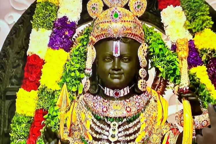 अयोध्यामा राम मन्दिरको प्राण प्रतिष्ठा समारोह सकियो, यस्तो छ रामको मूर्ति