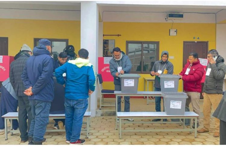 राष्ट्रियसभा निर्वाचन जारीः सत्तारूढ गठबन्धन र एमालेबीच मुख्य प्रतिस्पर्धा