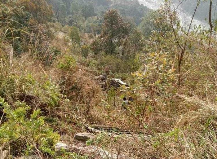 सिन्धुपाल्चोक कार दुर्घटनाः मृतकको परिचय खुल्यो, घाइतेको हेलिकप्टरबाट उद्धार