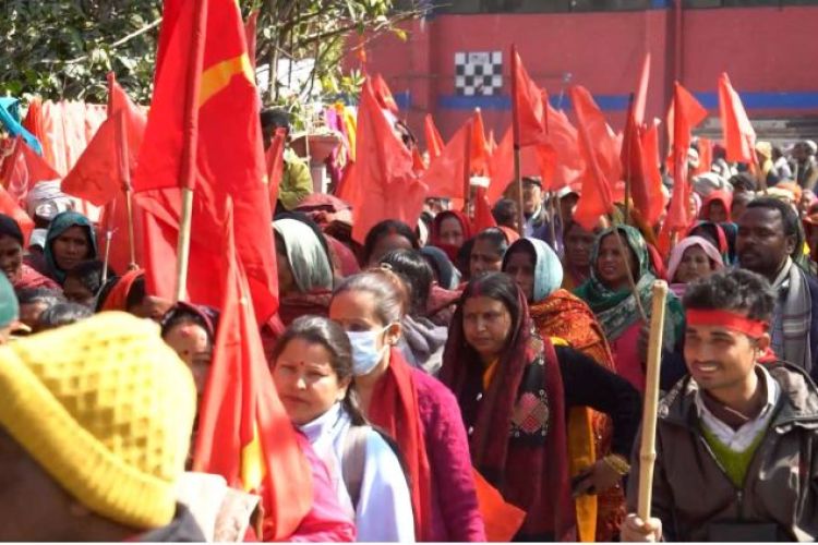 मिटरब्याज पीडितलाई भृकुटीमण्डपबाट हटाउन पुगे प्रहरी