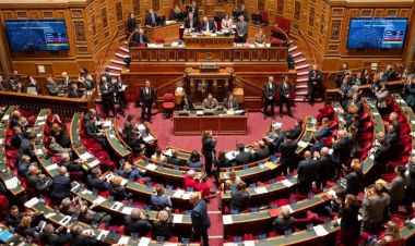 गर्भपतनलाई संवैधानिक अधिकार दिने विश्वको पहिलो राष्ट्र बन्यो फ्रान्स