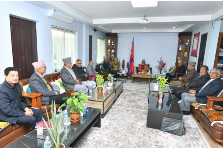 कांग्रेस माओवादी गठबन्धन भत्कियो, एमाले सरकारमा सामेल हुन तयार