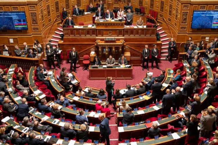 गर्भपतनलाई संवैधानिक अधिकार दिने विश्वको पहिलो राष्ट्र बन्यो फ्रान्स