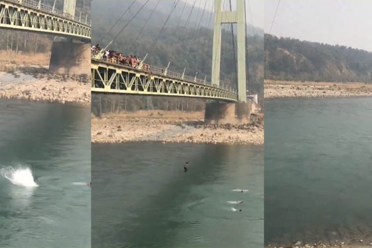 कर्णाली नदीमा हाम फालेका १७ मध्ये एक जना बेपत्ता