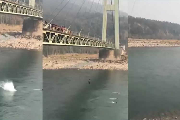 कर्णाली पुलबाट हाम फालेर बेपत्ता भएका शाहीको शव भेटियो