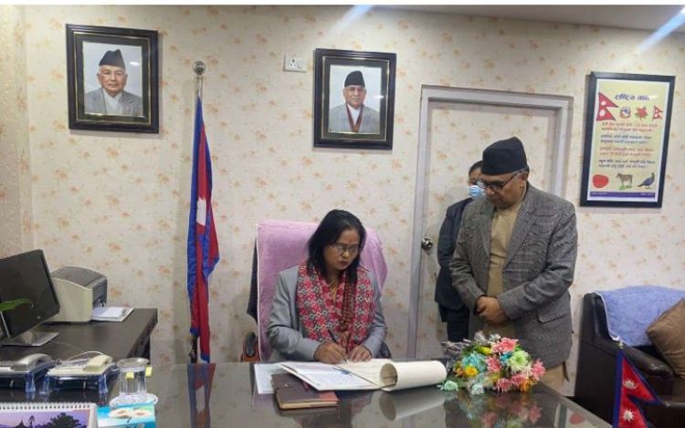 मन्त्री भएलगत्तै अमेरिका उड्दै महिलामन्त्री भगवती चौधरी