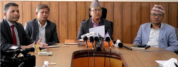 आज सरकारलाइ प्रतिवेदन बुझाउँदै  सुन तस्करी जाँचबुझ आयोग