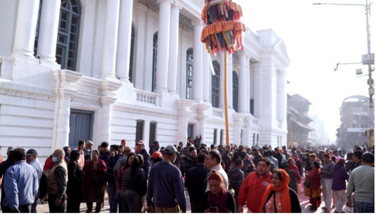 बसन्तपुरमा ठड्याइयो चीर, रङको पर्व होली सुरू