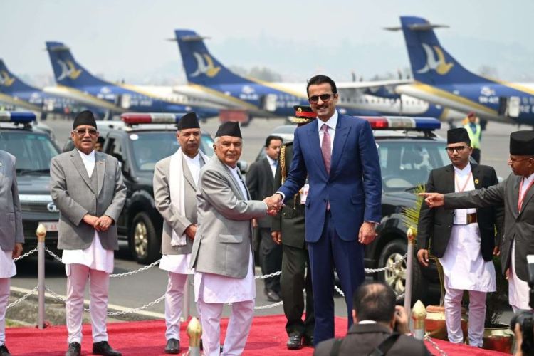 स्वदेश फर्किए कतारका कतारका राजा अमिर थानी