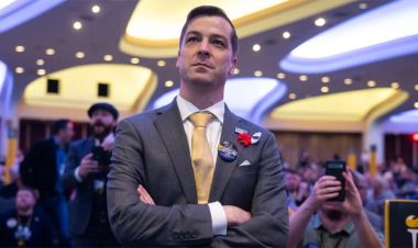 ट्रम्प र बाइडेन बाहेक अमेरिकामा तेस्रो राष्ट्रपति उम्मेद्वार चेज ओलिभर को हुन् ?