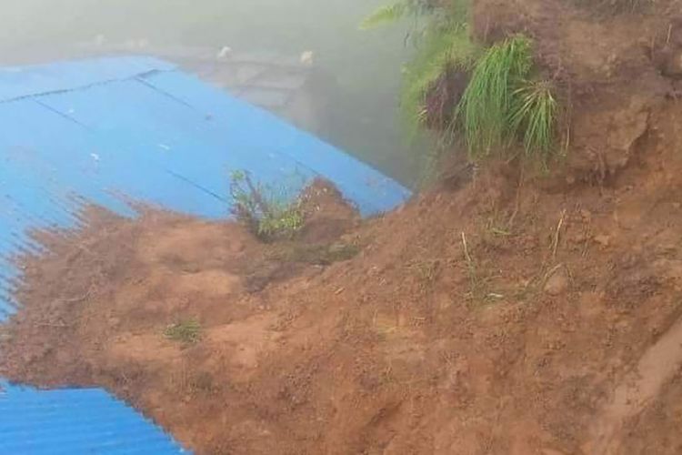 पहिरोमा पुरिँदा एकै परिवारका पाँच जनाको मृत्यु