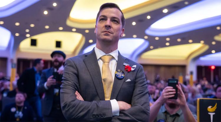 ट्रम्प र बाइडेन बाहेक अमेरिकामा तेस्रो राष्ट्रपति उम्मेद्वार चेज ओलिभर को हुन् ?