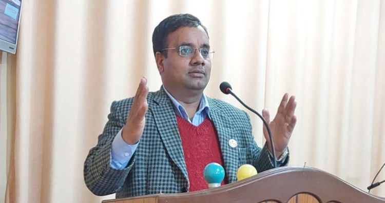 विदेशबाट फर्किएका मानिसको सीप र ज्ञान प्रयोग गर्न सक्ने वातावरण बनाउनुपर्छ : श्रममन्त्री  लम्साल