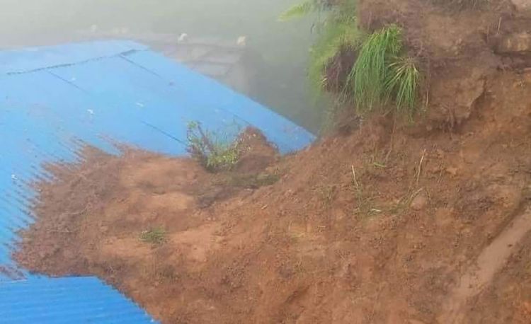 पहिरोमा पुरिएर एक बालकको मृत्यु