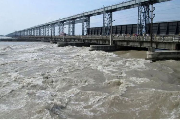सप्तकोशी नदीको जलसतह बढ्दै, ४१ ढोका खोलिए