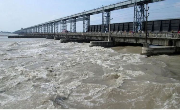 सप्तकोशी नदीको जलसतह बढ्दै, ४१ ढोका खोलिए