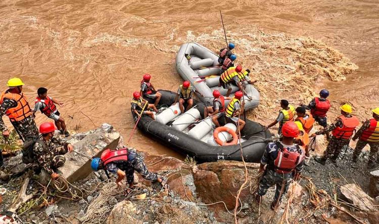 सिमलताल बस दुर्घटनाः  १९ शव फेला, १४ जनाको सनाखत