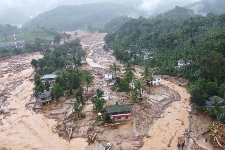 भारतको केरलामा बाढी र मुस्खलनः  मृत्यु हुनेको संख्या १७८ पुग्यो