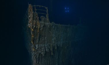 महासागरमा डुबेको टाइटानिक जहाजको रेलिङ भाँचियो