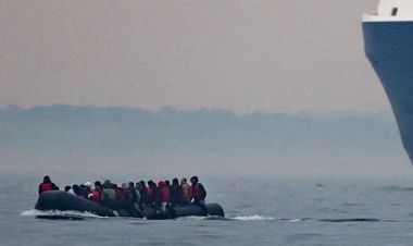 फ्रान्स र इङ्ल्यान्डबीचको समुद्र पार गर्ने क्रममा आठ जनाको मृत्यु