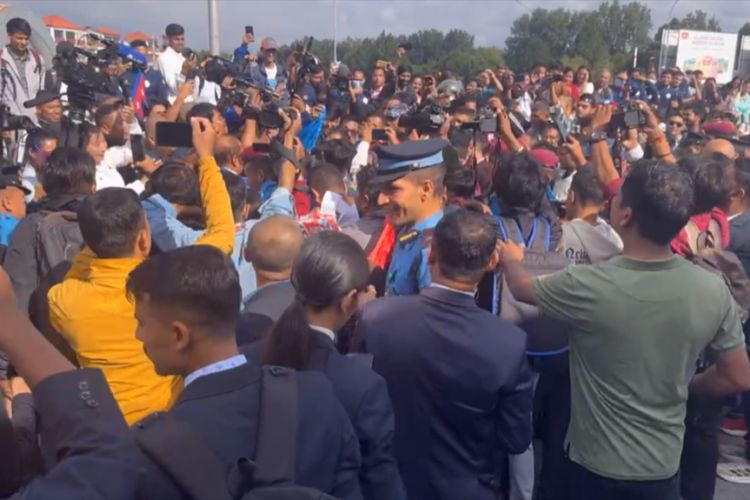 पलेशाको विमानस्थलमा भव्य स्वागत, नगर परिक्रमा गराइँदै