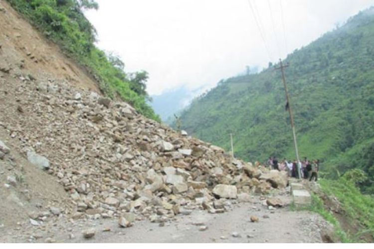 काठमाडौ जोड्ने सबै नाका ठप्प : २३ राजमार्गका ६८ ठाउँमा पूर्ण क्षति