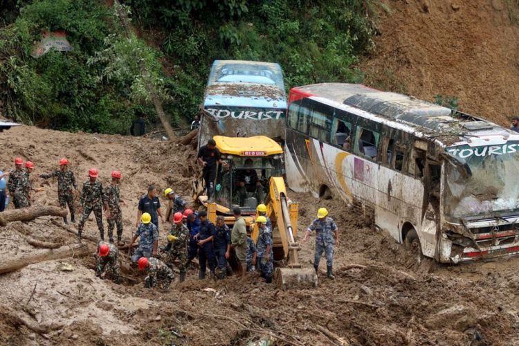 झ्याप्ले खोलाको पहिरो अपडेटः अहिलेसम्म ३५ शव निकालियो