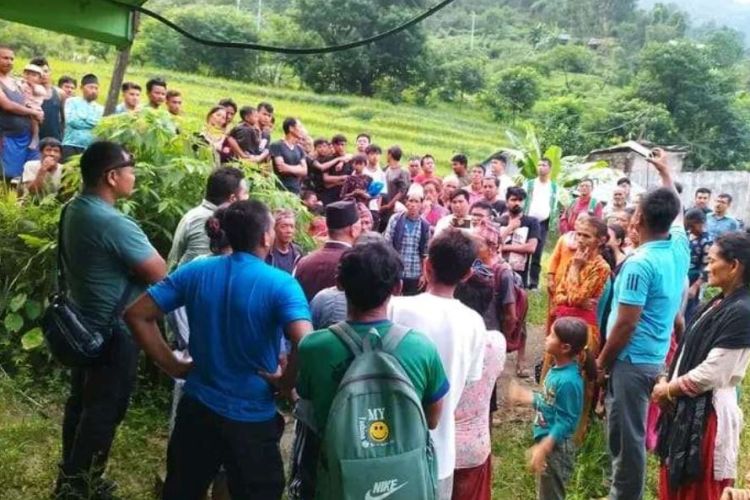  मन्थलीमा बाढीपीडितहरुलाई राप्रपाद्वारा राहत सामग्री वितरण