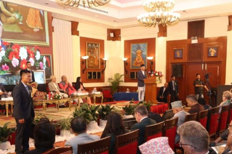विश्व कल्याणका लागि भएपनि हिमालको बारेमा चासो दिनुपर्छ : प्रधानमन्त्री ओली