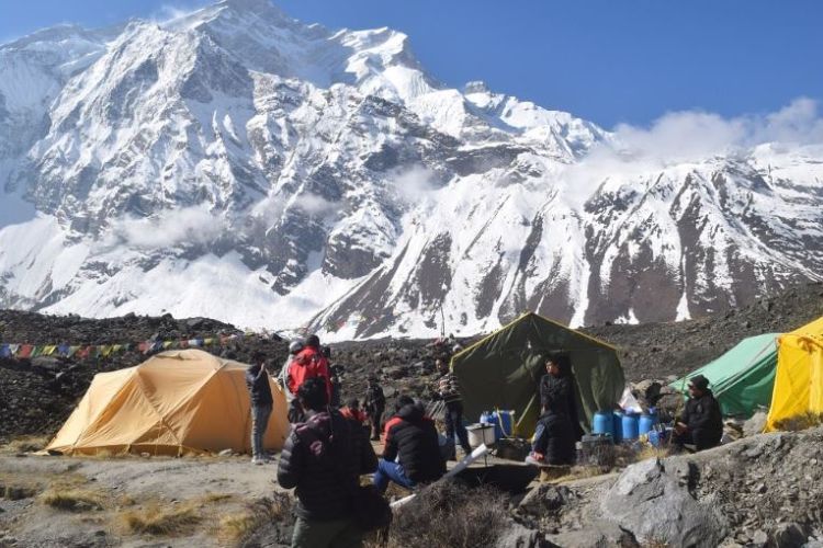 अन्नपूर्ण प्रथम हिमालको आधार शिविरमा हालसम्मकै धेरै पर्यटकले गरे भ्रमण 