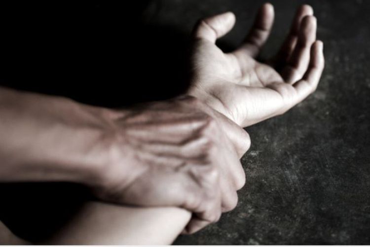  एक व्यक्ति जसले आफ्नी  श्रीमतीलाई परपुरुषबाट गराए ७२ पटक बलात्कार 