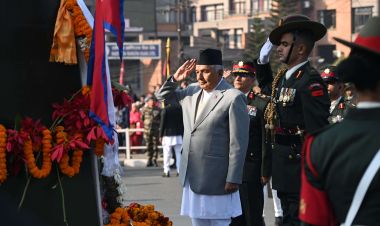  राष्ट्रपति रामचन्द्र पौडेलद्वारा पृथ्वीनारायण शाहको शालिकमा माल्यार्पण