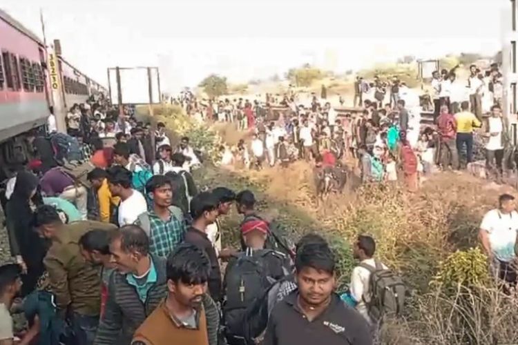  जलगाउ रेल दुर्घटना अपडेटः ज्यान गुमाउँनेको संख्या  १३ पुग्यो, चार जना नेपाली भएको पुष्टी