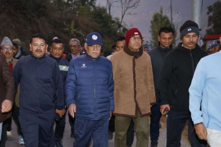 अध्यक्ष प्रचण्ड तातोपानी कुण्ड पुगे, कुण्ड वरपर तटबन्ध निर्माणमा जोड
