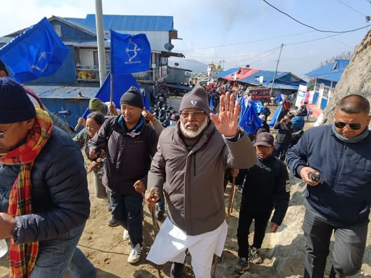 राजेन्द्र महतोको नेतृत्वमा केवलकार निर्माणको विरोधमा पाथीभारासम्म पदयात्रा