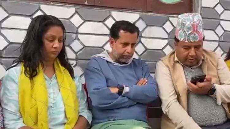 प्रधानमन्त्री ओलीले गरे प्रकृति लम्सालका आमाबाबुसँग कुराकानी