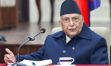 ओलीले भने – राष्ट्रपति ‘रबरस्ट्याम्प’ बन्नुभयो, बडो जुक्तिका साथ लोकतन्त्र सिध्याउने काम हुँदैछ
