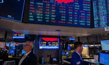 मेक्सिको, क्यानडा र चीनमा कर लागु गरेपछि अमेरिकी शेयर बजारमा गिरावट