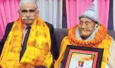 दोस्रो विश्व युद्ध लडेका भारतीय सेनाका १०६ वर्षीय गुरुङ सम्मानित,