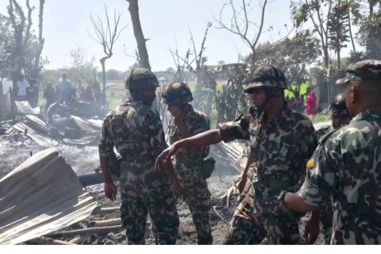 मोरङमा भिषण आगलागीः दुई बालबालिकाको मृत्यु, ८ घर जलेर नष्ट