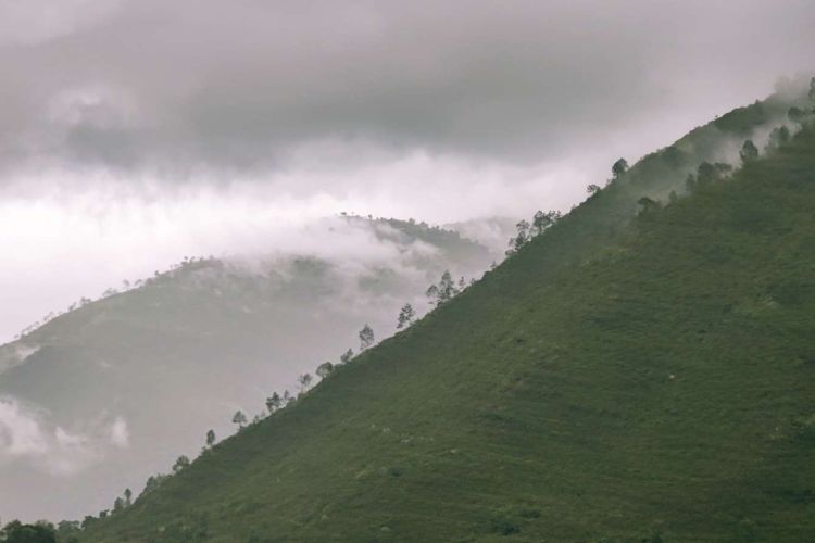  आजको मौसमः केही स्थानहरुमा मेघगर्जन र चट्याङ्गसहित हल्का वर्षाको सम्भावना 