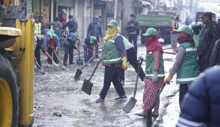 थापाथलीमा फेरी मेलम्ची खानेपानीको पाइप फुट्यो,यस्तो छ अवस्था, मर्मतको काम हुँदै