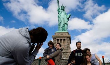अमेरिका जाने पर्यटक घटन थाले, अमेरिकालाई १८ अर्ब डलर घाटा हुने प्रक्षेपण