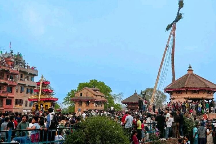  भक्तपुरमा हर्सोउल्लासका साथ मनाइदैँ बिस्का जात्रा, के छ बिस्काको महिमा ? 