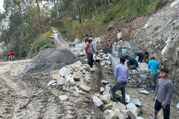 बजेट अभावका कारण गण्डकी प्रदेशको ६ वटा सडक निर्माणकाे काम रोकियो