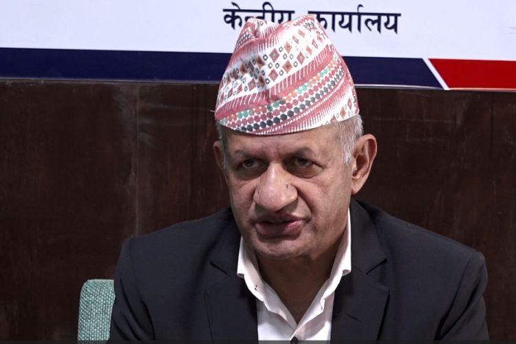 एमाले सचिवालय बैठकः  ज्ञानेन्द्र शाह र प्रचण्ड प्रति आक्रामक