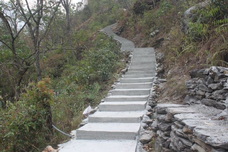 पर्यटकीय स्थल तास्नाधुरी जोड्न पदमार्ग निर्माण