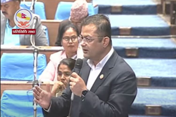  राजनीतिक स्वार्थको रोटी सेक्नका लागि शिक्षकहरूलाई उत्तेजित बनाइयो : सांसद गिरी