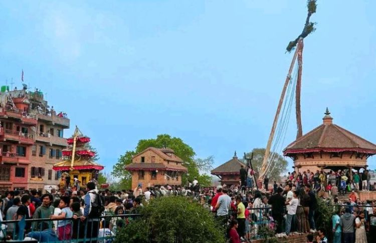  भक्तपुरमा हर्सोउल्लासका साथ मनाइदैँ बिस्का जात्रा, के छ बिस्काको महिमा ? 