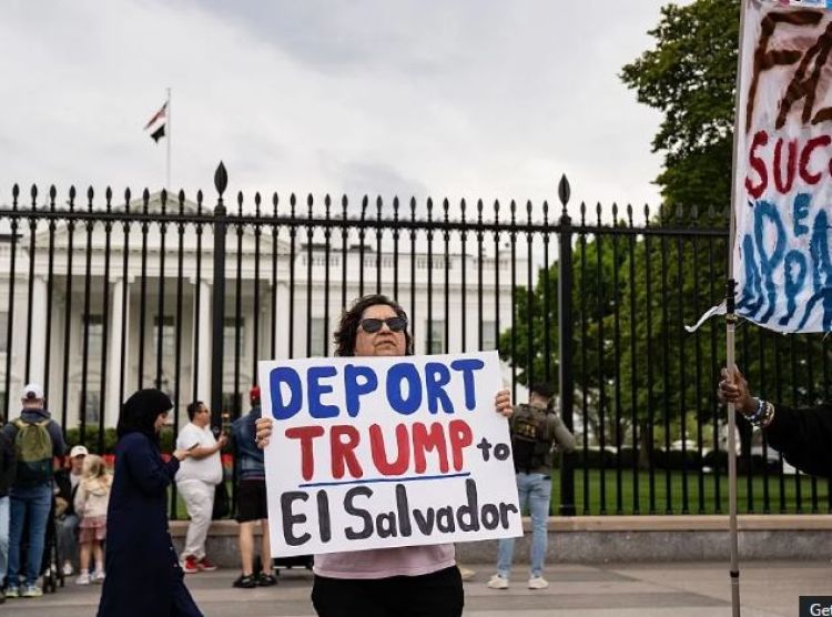 अमेरिका भर राष्ट्रपति ट्रम्प विरूद्ध हजारौंको प्रदर्शन